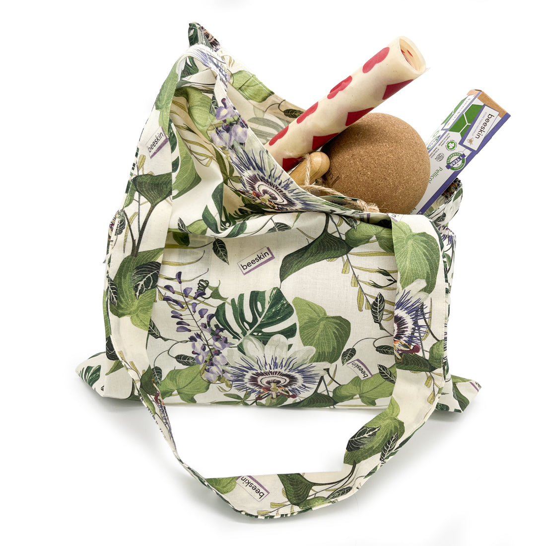 beeskin shopping bag passionflower with beeswax roll, dishwasher brush and cork facia ball packed in it
